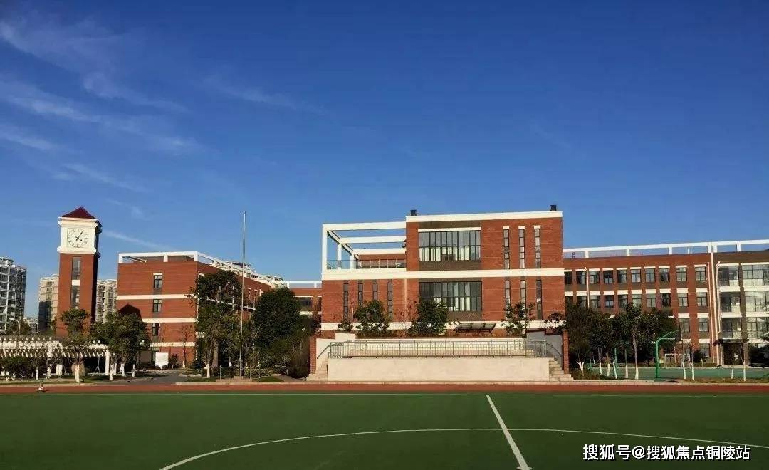 北京大学人口研究所_周其凤校长和中国残联党组书记王新宪接受研修班学员赠(3)