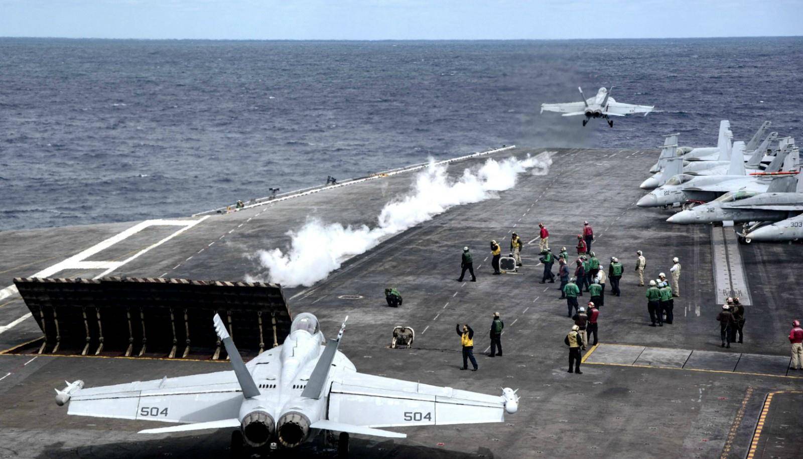 原创为何航母都追求电磁弹射美福特级1分钟弹射1次日出动300余架