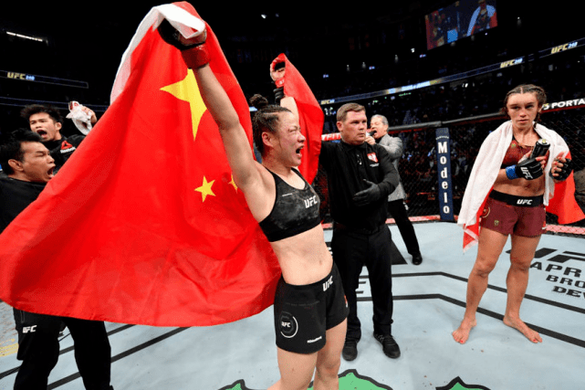 ufc最新比赛张伟丽视频 1407c38f73754b77b7c554878346bf4b.png