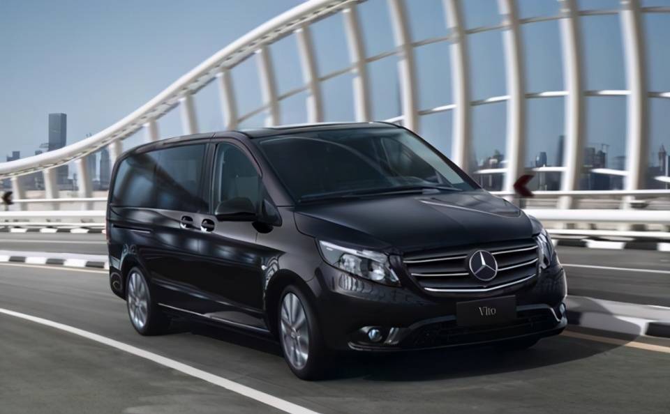 新款奔驰威霆直上20t后面变床睡觉进口9座奔驰