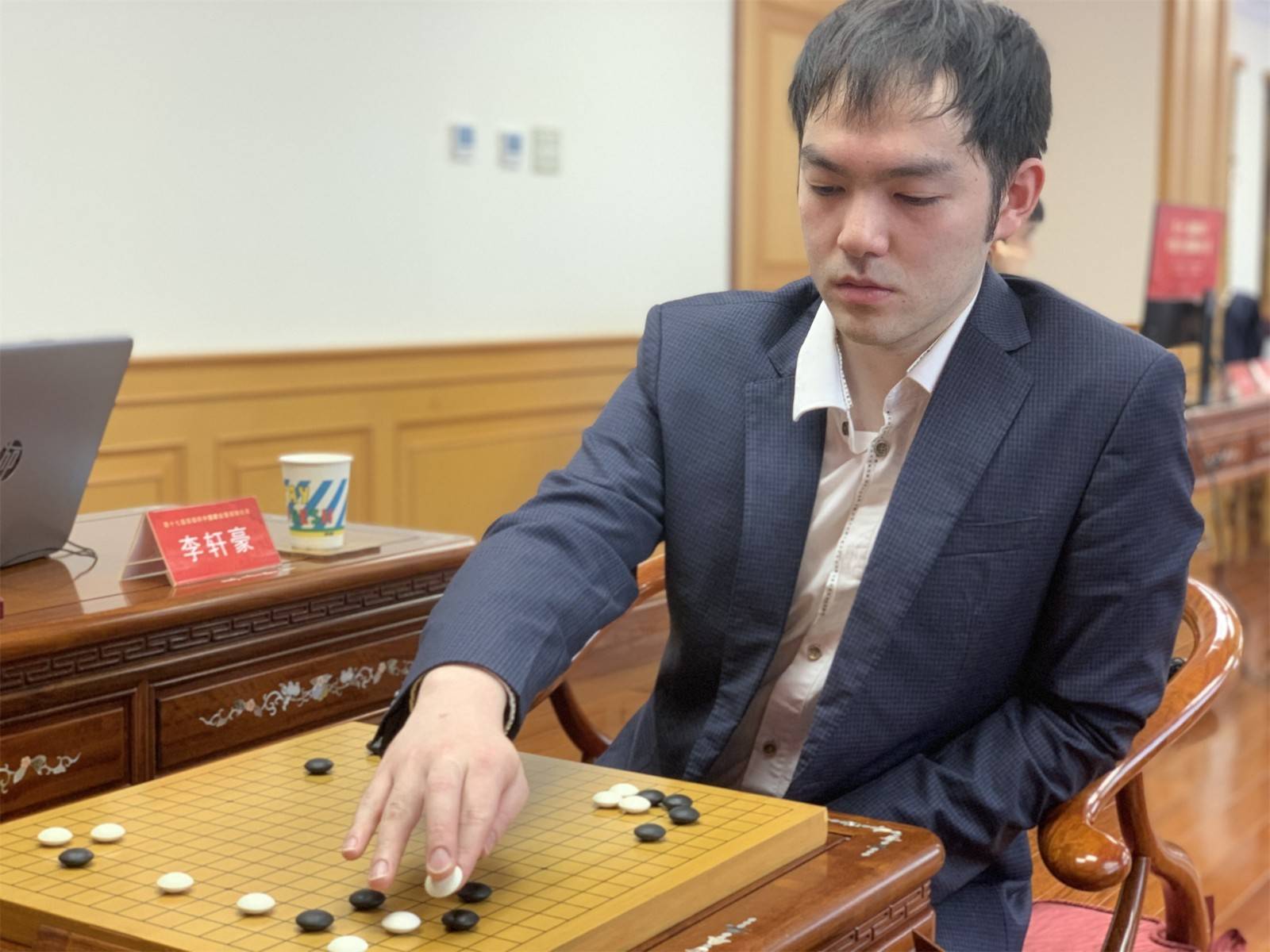 原创倡棋杯新旧天元齐头并进黄云嵩挑落黑马晋级4强