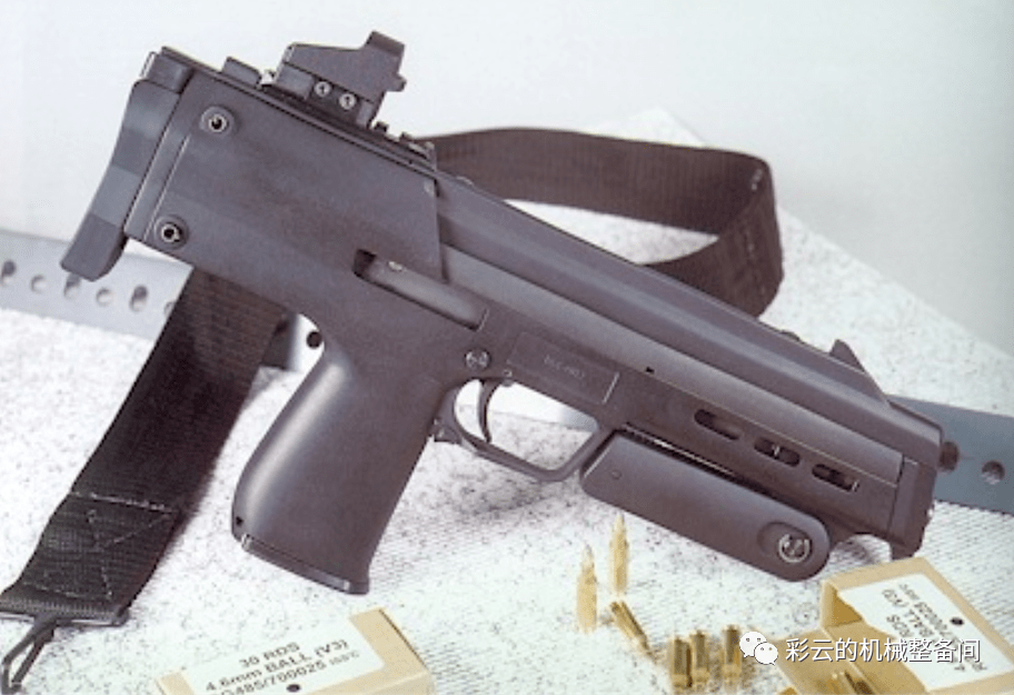 h&k pdw第二型原型枪,能看到保险/单连发杆改为左右设置,抛壳窗后多了