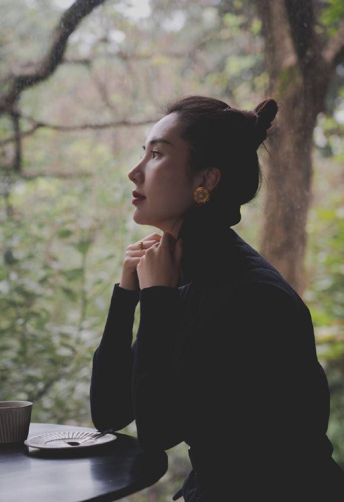 原创事业受挫张大奕公司亏损严重退市疑因经济紧张卖奢侈包