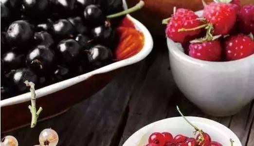 眼睛模糊吃什么食物好 ca44f0303c254f2dbe04a8f869fc24bd.jpeg