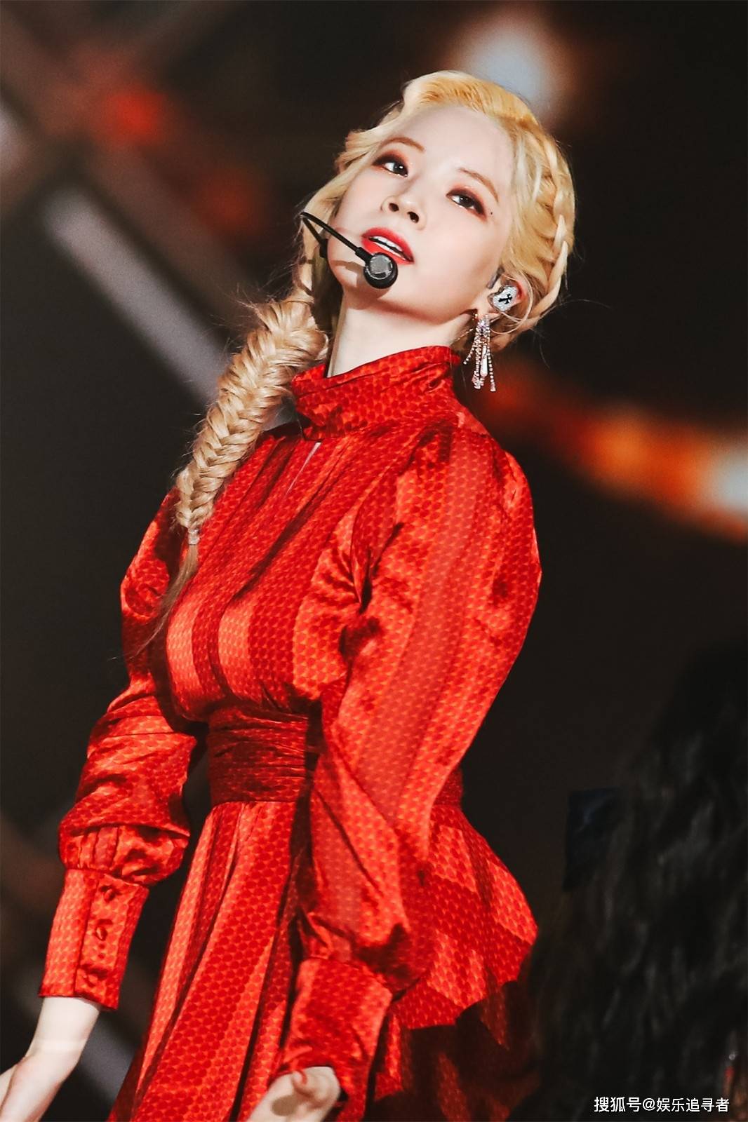 twice金多贤发布两张照片,展现了令人羡慕的蚂蚁腰!_dahyun