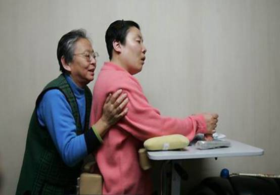 清华高材生朱令:疑似得罪他人被铊下毒,如今48岁仅有7岁的智商_室友