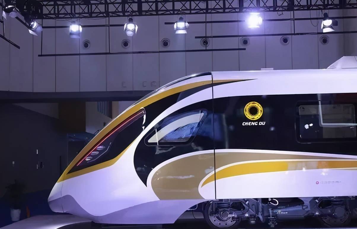 时速160公里智慧型市域a型车在蓉发布_列车