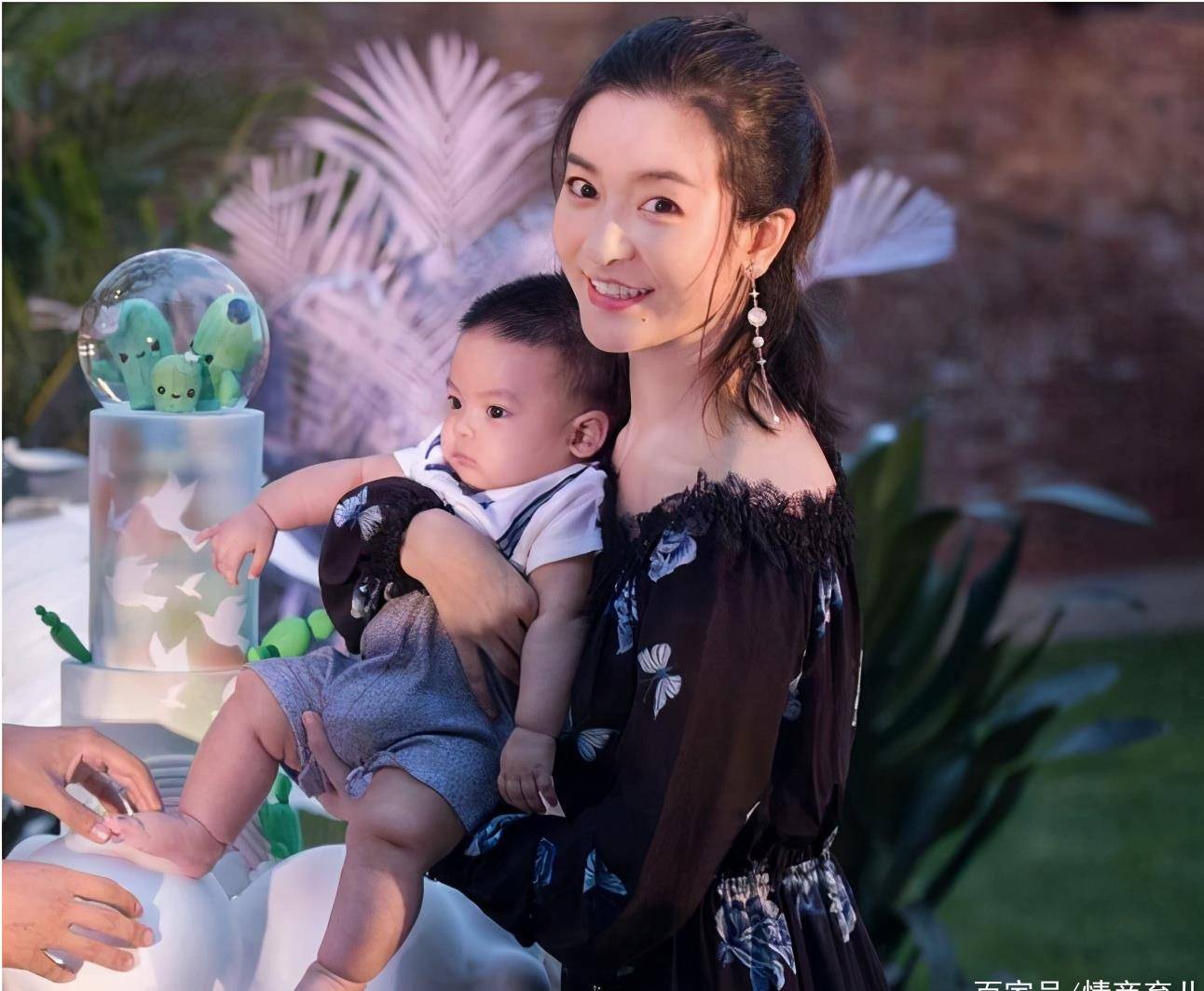 李佳航和李晟的宝宝图片