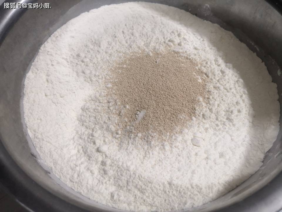 原创
春季早餐吃这饼,比面包受欢迎,暄软有营养,几分钟就出锅,真香