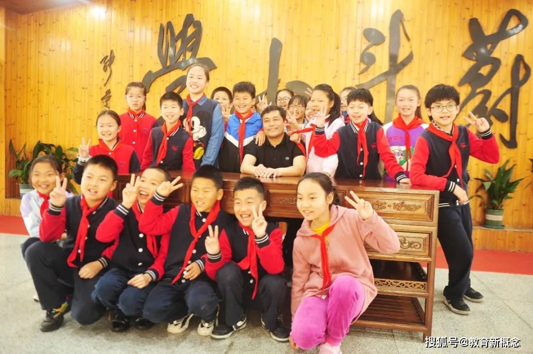 作家进校园,书香伴成长——宁波市北仑区蔚斗小学