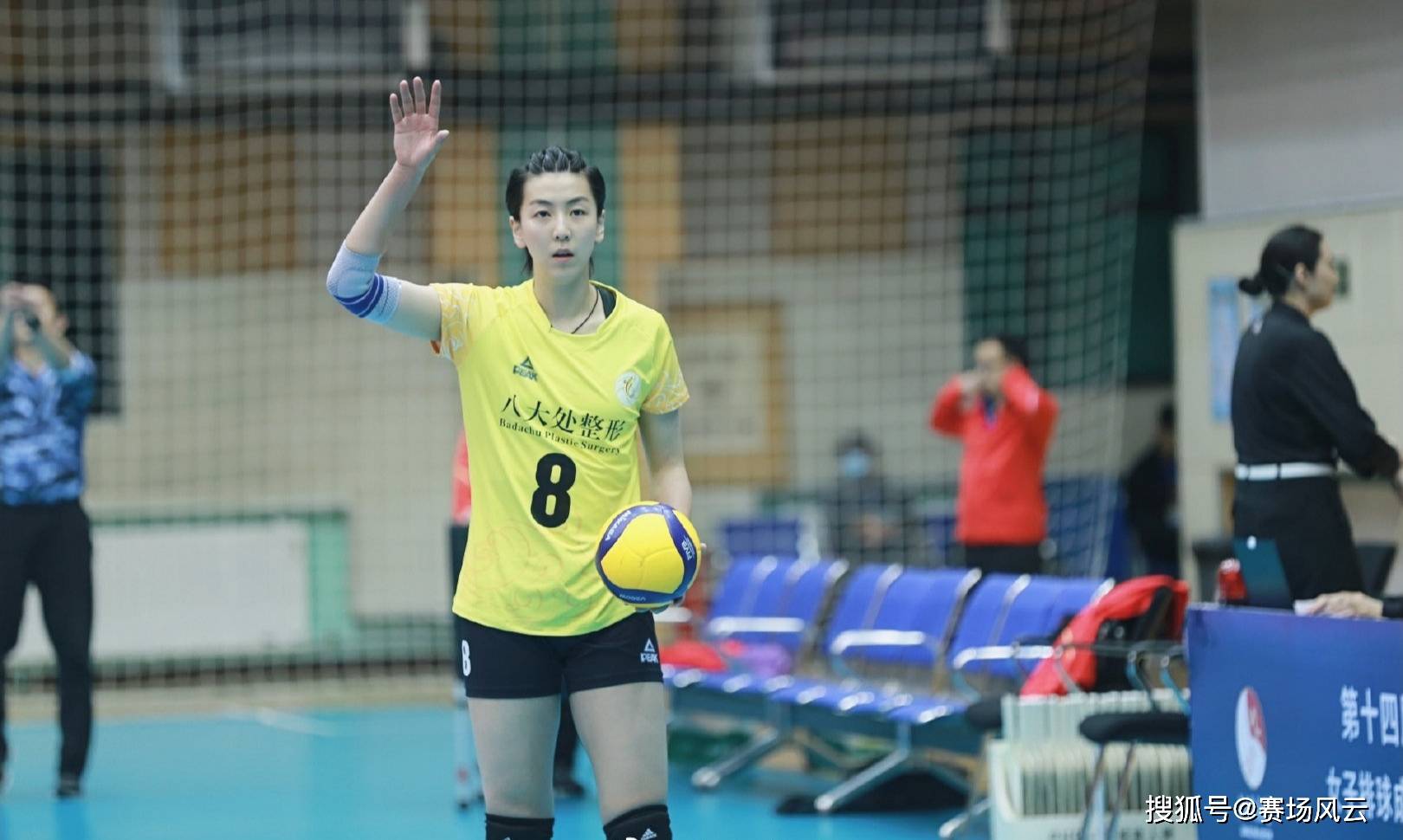 女排29岁世界冠军恐提前退役,社交平台留言毕业快乐_张晓雅