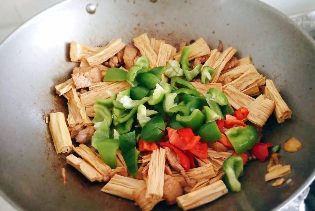 腐竹搭配什么菜一起炒 25f57151fd6a40f880257dbf081acbe4.jpeg