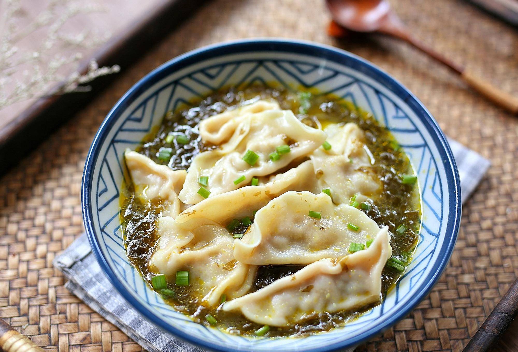 手工水饺--猪肉大葱 猪肉芹菜 猪肉香菇 鲜美~~~_密斯杨美食摄影-站酷ZCOOL