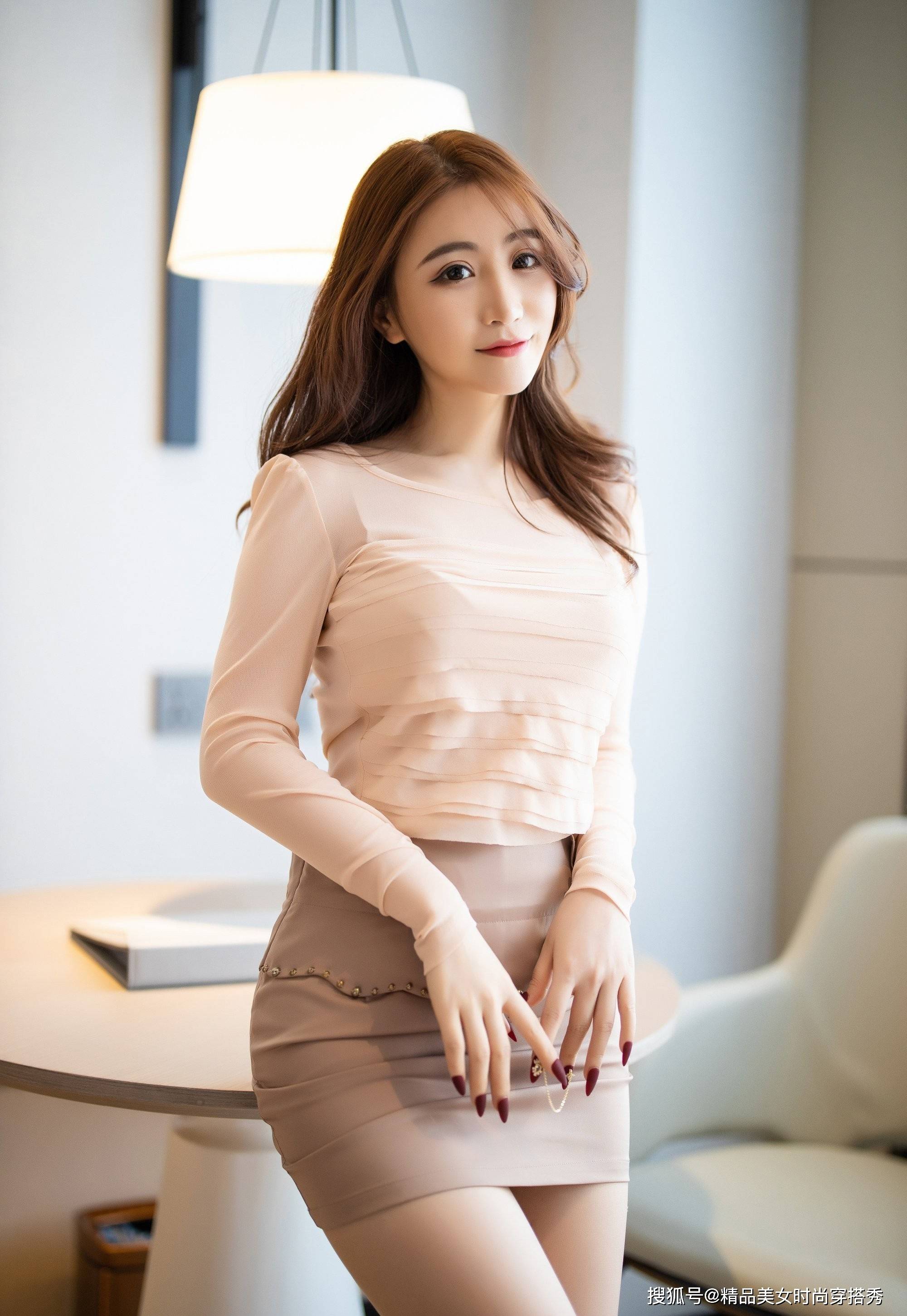 办公室着装解决方案包臀裙的搭配技巧做一个优雅的都市白领