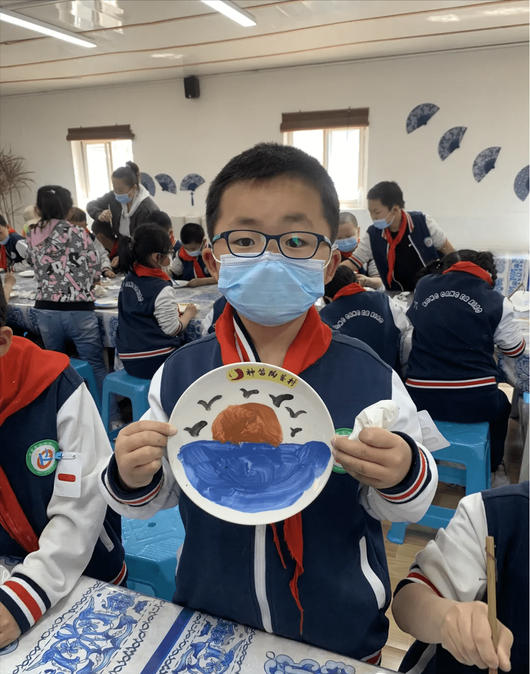 北京市顺义空港第二小学二年级学生走进神笛陶艺村 体验制陶全过程