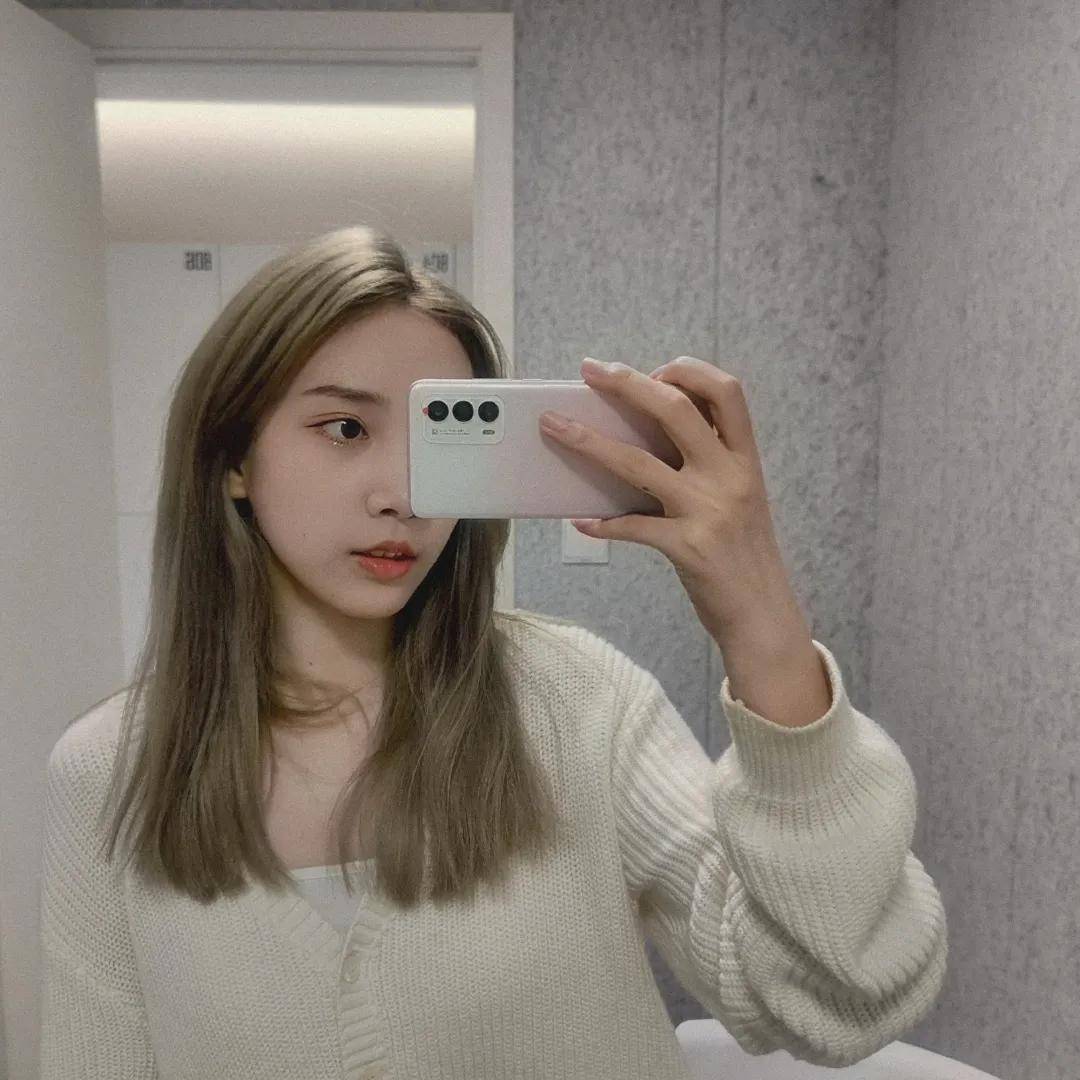 女子气概,巾帼女将,柔中带刚,又与芮琪性格有几分相似.