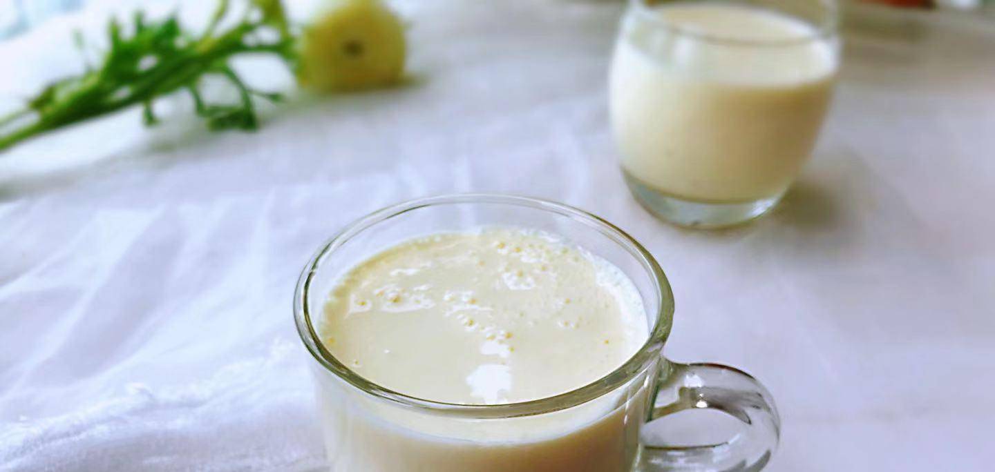 怎么做水果奶昔最简单的方法 10d502d36cab4efcb685698538219df7.jpeg