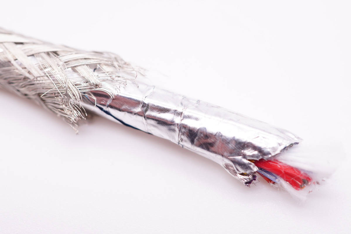 内置|讯光电子0.8米USB4数据线拆解，内置赛普拉斯控制器