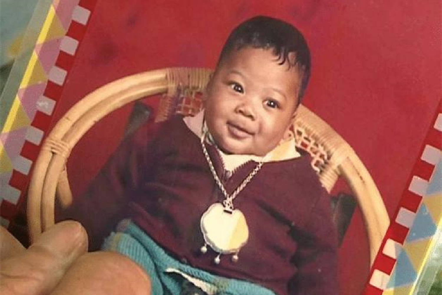 享受肚子时间的可爱的非洲裔美国人的黑人婴儿 库存图片. 图片 包括有 育儿, 鸭绒垫子, 衣物, 幸福 - 212449003
