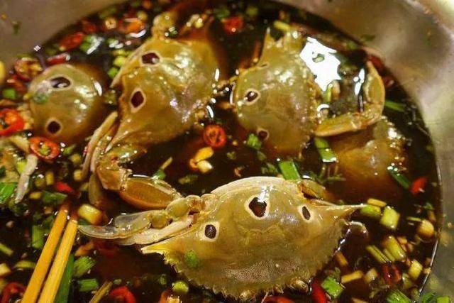 潮菜文化博大精深,而要数经典代表菜式之一的,绝对有生腌海鲜.