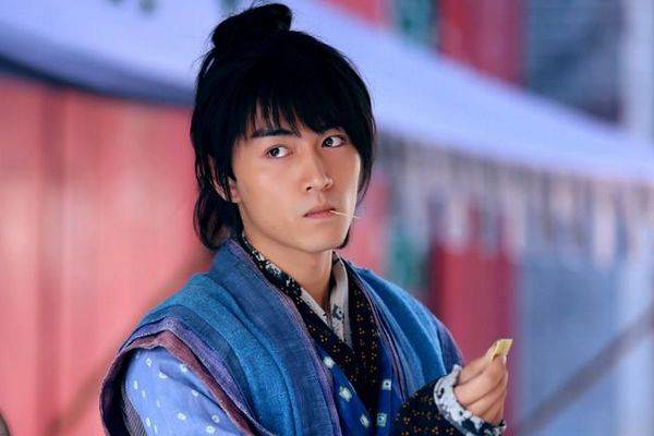 金庸早有暗示!_杨过