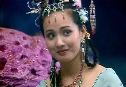 王之女,小妖口中的万圣公主“妖娆美色"、“花容月貌,有二十分人才。”在演员张青的诠释下——一位娇嗔伶