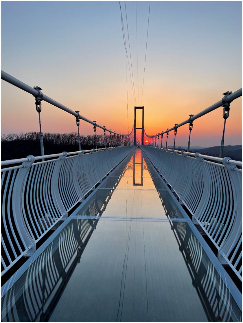 长春新晋网红打卡地莲花山全长528米斜拉式玻璃悬索桥五一等你来打卡