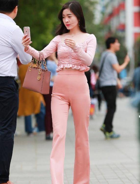 绿色加粉色衣服 92ab27a7c2fa45909d96067c9a49ef59.jpeg