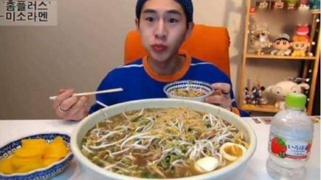 面条哥直播现场 9afd00a85c8a4bf2b7c12bb9a70121d9.jpeg