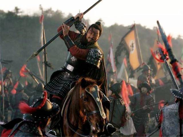 卞祥是田虎麾下的头员大将,官至右丞相太师,此人武功十分强悍,他手持