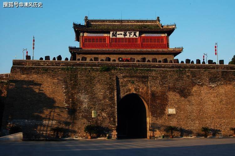 山海关这一年,李自成夺取了北京城,崇祯皇帝自杀,明朝正式宣告灭亡.