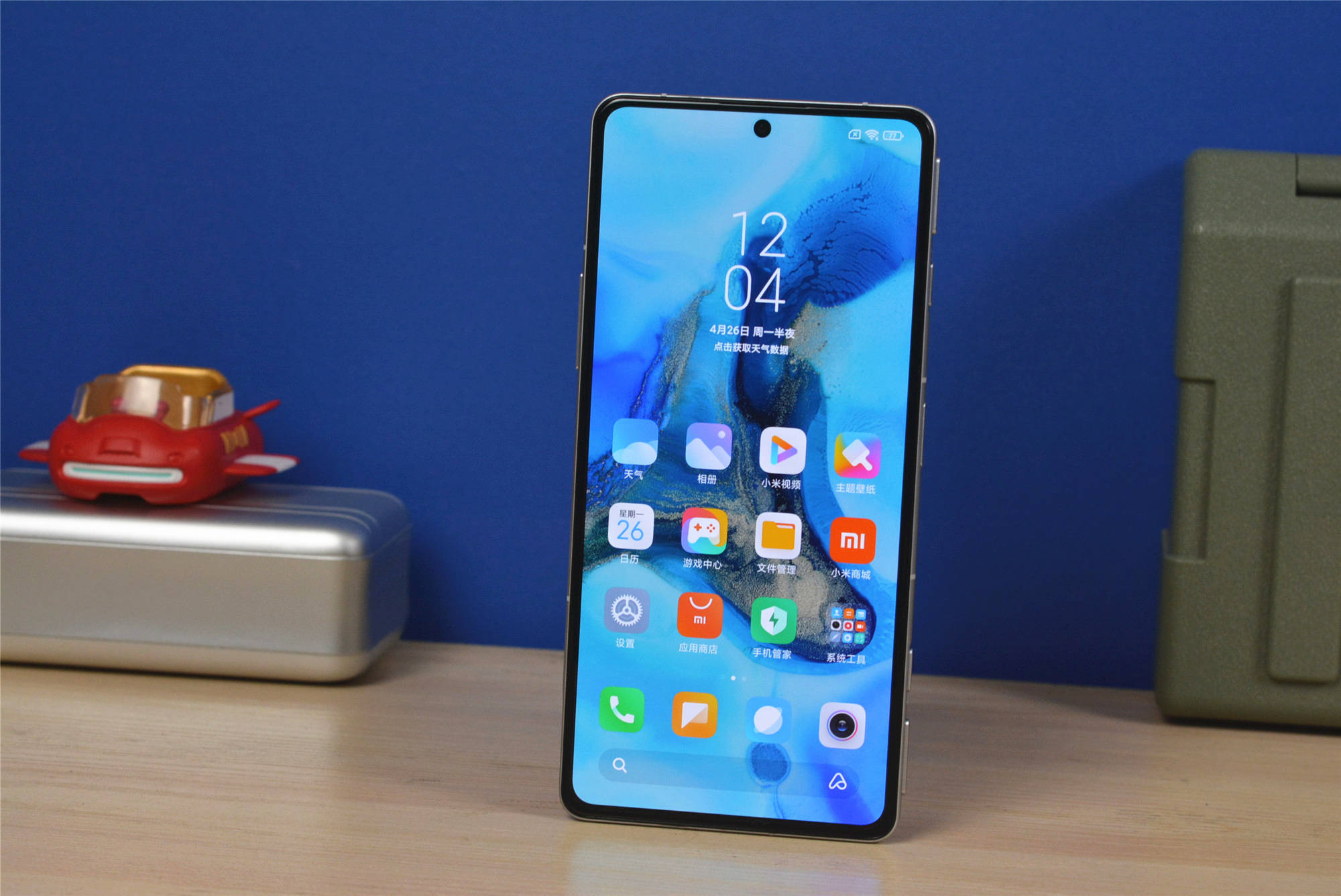 先说屏幕,红米k40游戏版采用的是oled屏幕,下巴比较小,支持息屏显示