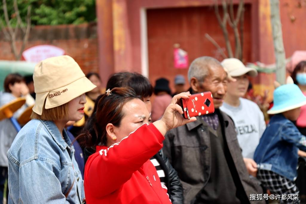 河南省许昌市建安区椹涧乡时庄村举办孝善敬老文化节