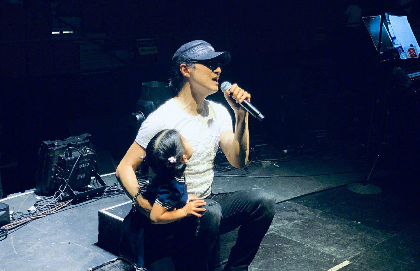 峰哥家庭 0afb3c72c9ae4c11b5a74a43396236a3.jpeg