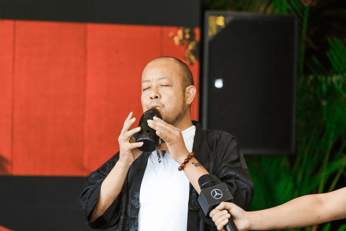 黄峰先生演奏随着分享会进入到尾声,还未尽兴的嘉宾在主持人的引导下