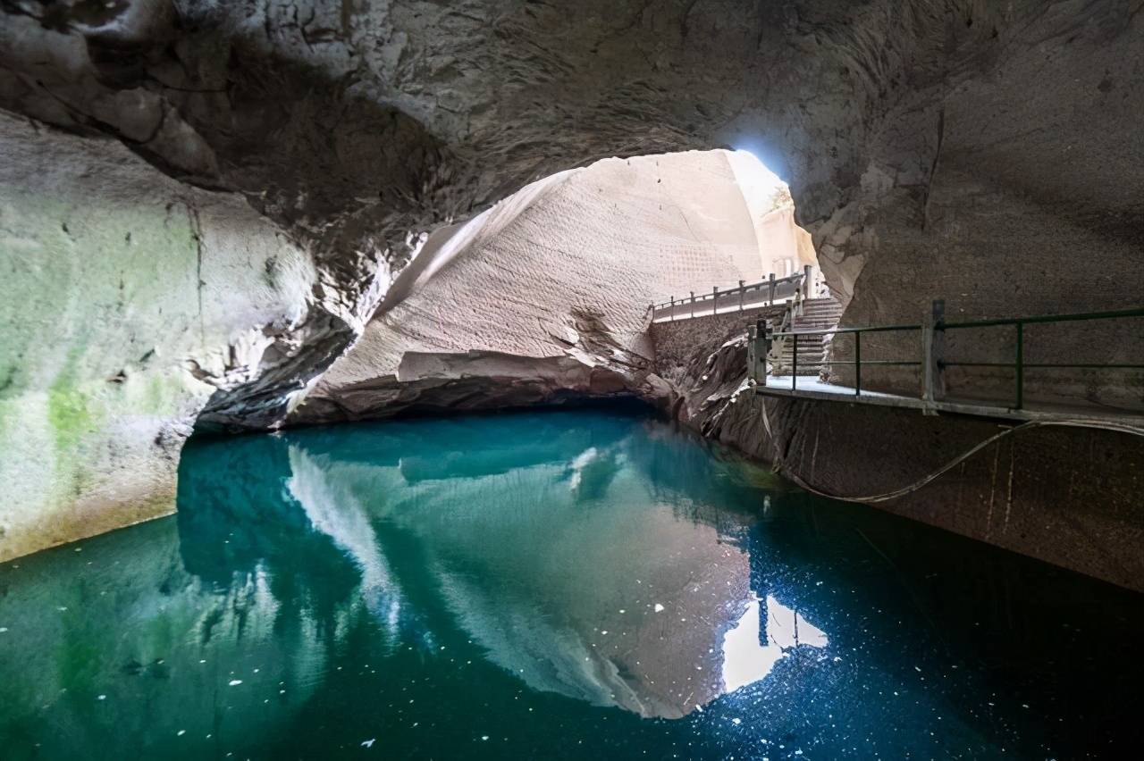 这里曾是古时的采石场,保留了原始采石遗迹,现成为新晋网红景点