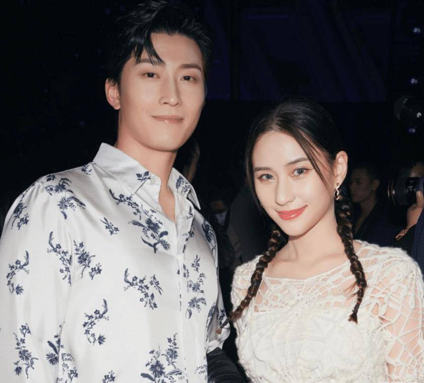 窦骁何超莲婚后最新状况 ce5d2f17c0564046a9f4730fca86de2f.jpeg