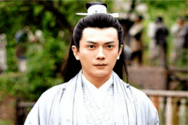 武王姬发最后采取了散宜生的主意,派出太颠和闳夭带着明珠白璧,黄金