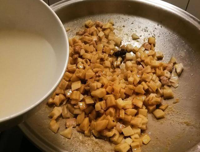 什么菜用到黄豆酱 0c5621c382ff450c89e4b8c33ca926e3.jpeg