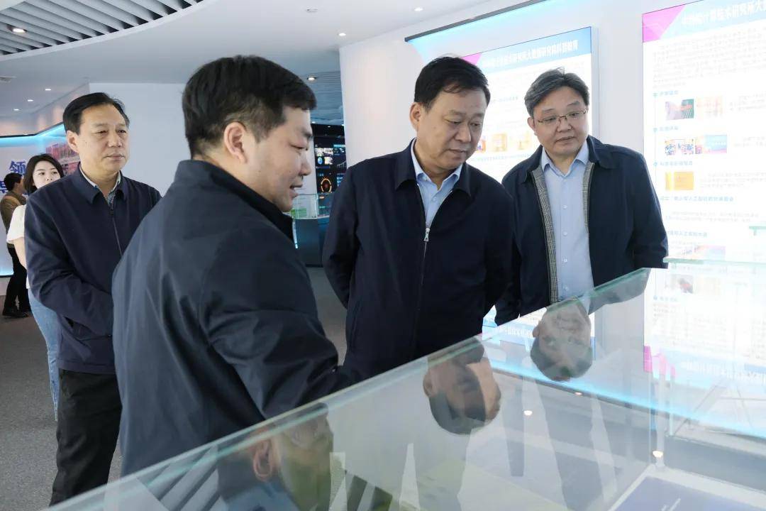 徐宗勤一行了解数研院人才培养体系调研过程中,徐宗