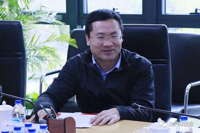 产业党工委书记萧群发言▲ 武汉市委常委,市委宣传部部长张世华发言