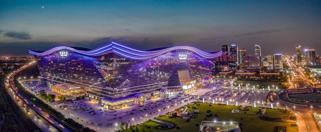 酒店和天堂岛海洋乐园,购物中心,乐天百货共同组成环球中心这座魅力城