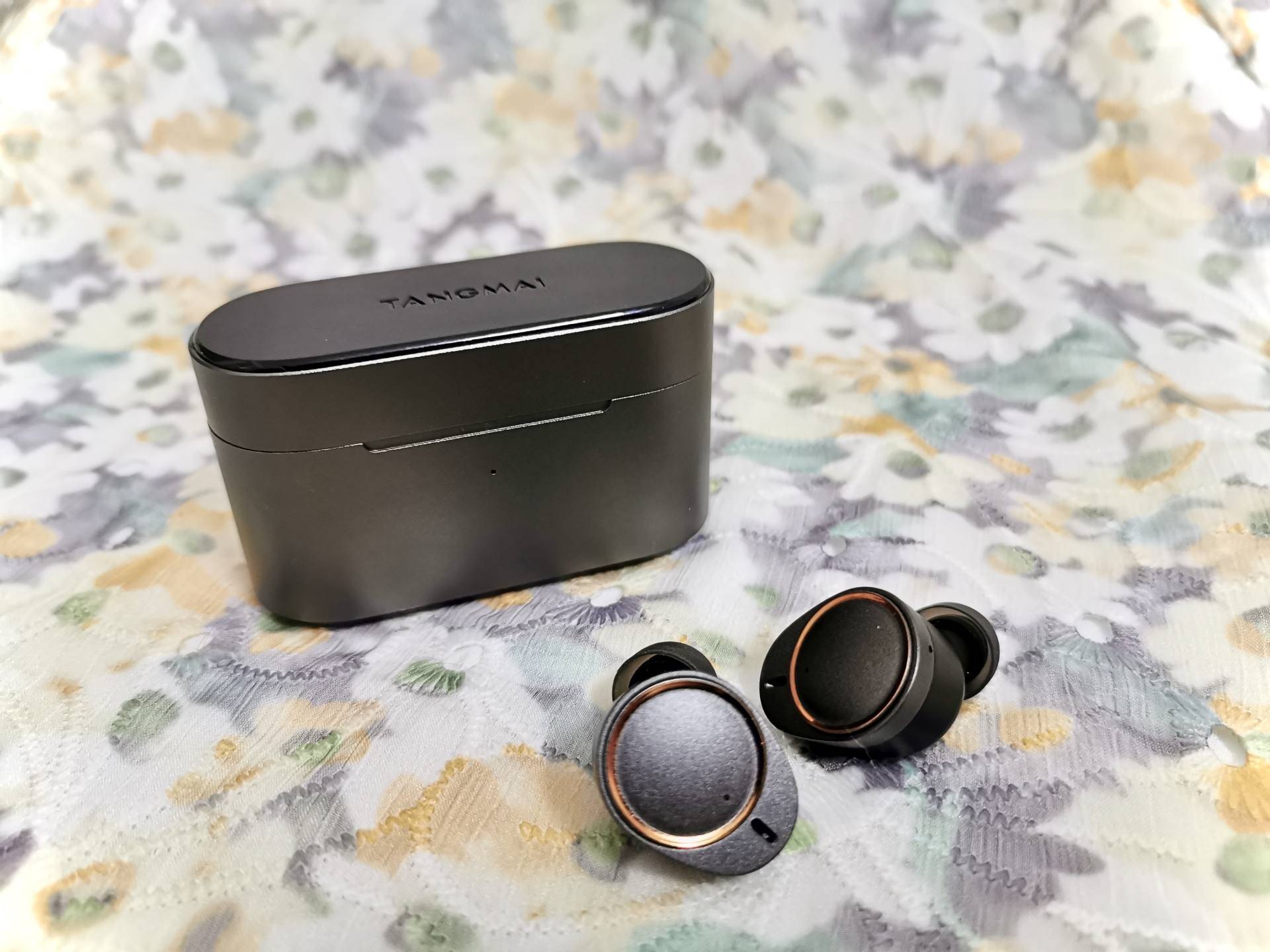 音质好配置高不输千元airpods的唐麦w5动铁蓝牙耳机