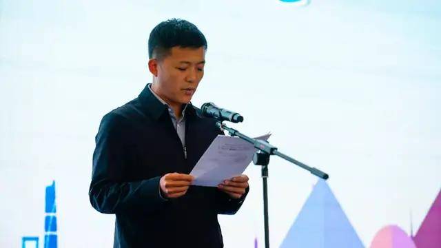 团区委书记张庆洋宣读表彰决定▲团区委书记张庆洋,区政协副主席