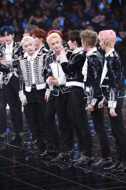 r1se告别演唱会亮点多:任豪迷惑发言,焉栩嘉夏之光赵让女团舞_表演