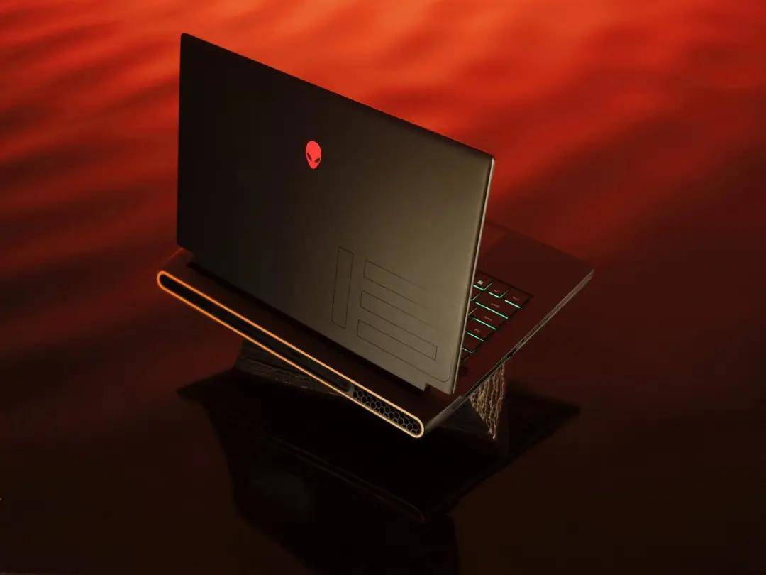 外星人电脑 b97983b20c49498999554f29f8c9816c.jpeg