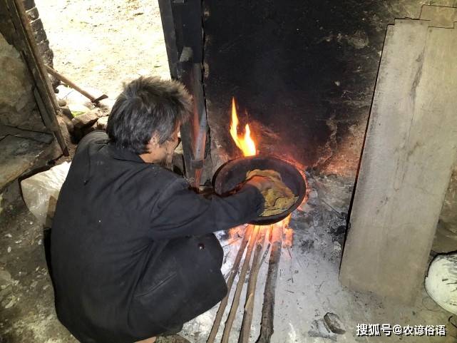 啥是反骨俗语男生反骨成大器女生反骨多孤单啥意思