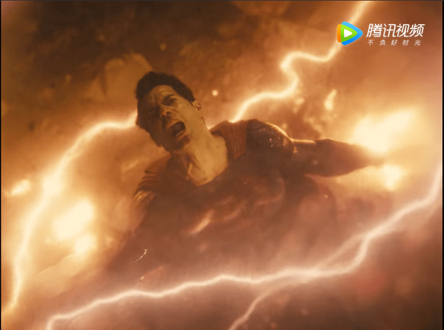 《正义联盟》氛围更压抑,节奏更紧凑,描述更合理,还有镜头更血腥惊艳