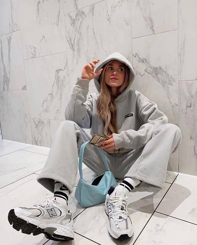 二手奢侈品 | 五一假期拯救镜头尴尬!教你不重样的拍照pose,照样也能