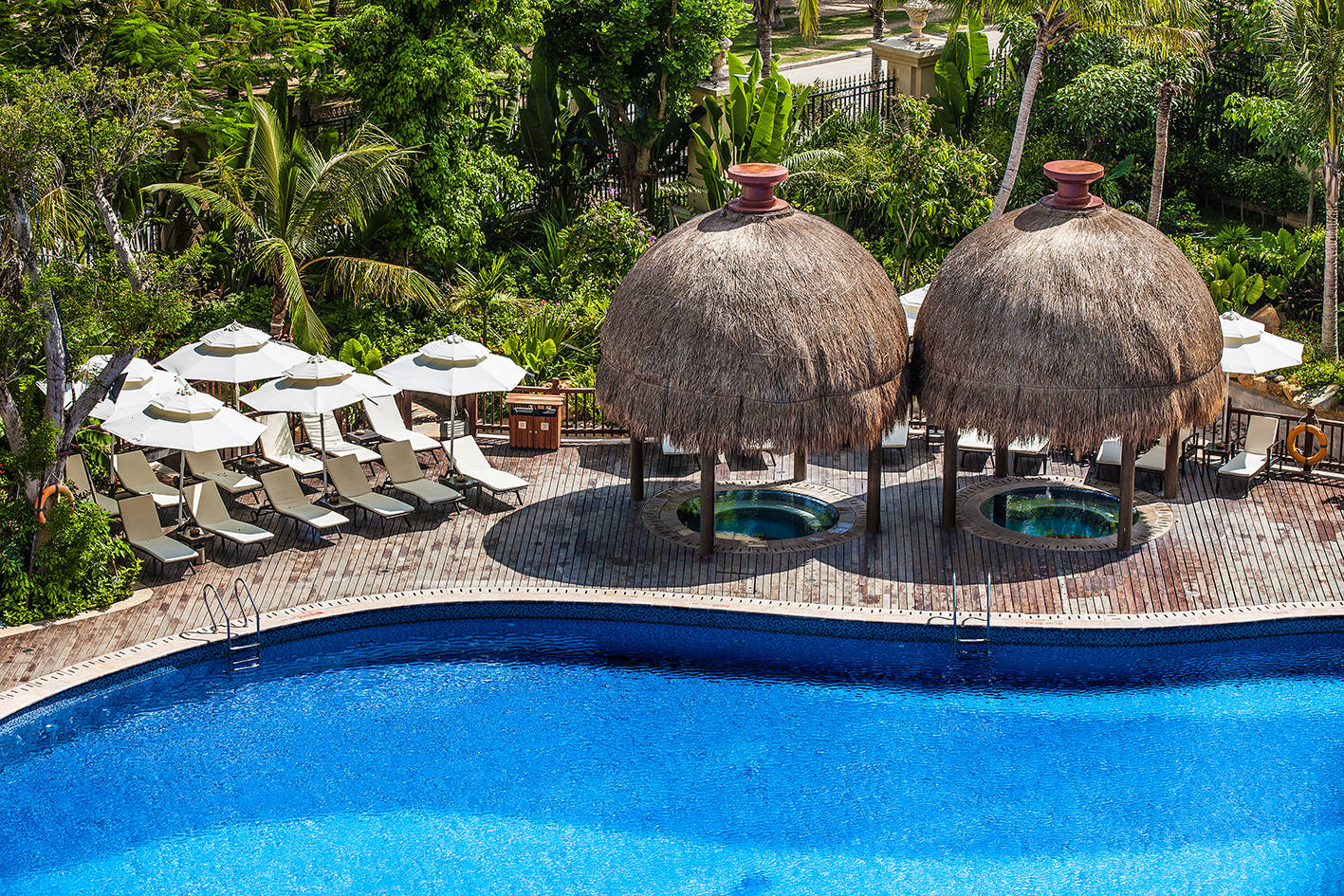 三亚唐拉雅秀酒店喜迎周年庆回望2载展新篇